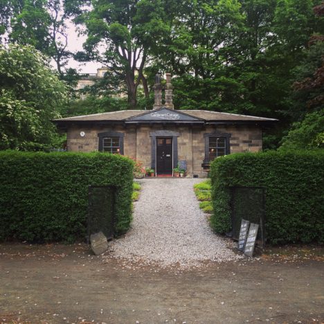 Delightfully filling vegetarian 7-course dinner in the gardnerscottage
