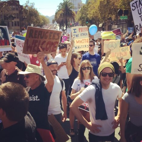 nohatesf-sfmarch-nokkk-refugeeswelcome-sf-castro-pixelstud